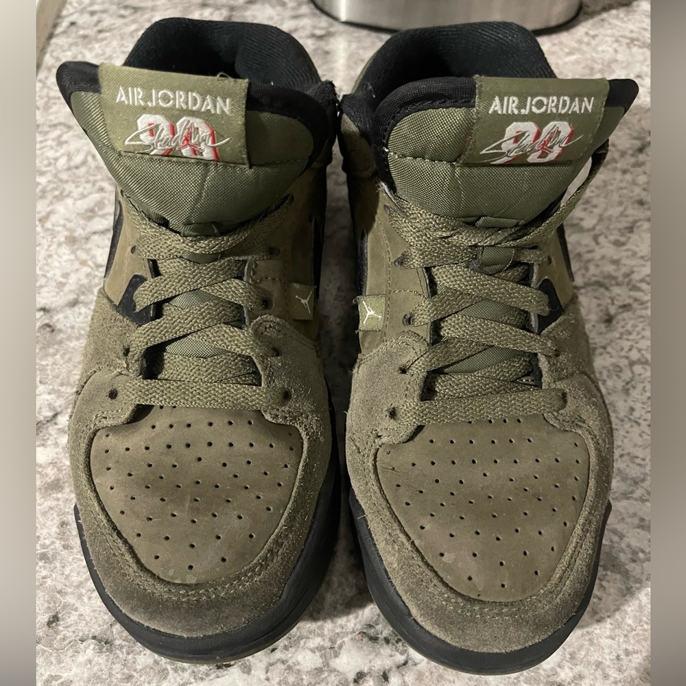 Big kids Jordan stadium 
90 ‘olive black’
